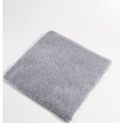 Szalik z połyskującym włosiem - Jasny szar. Szare szaliki damskie Mohito. Za 59,99 zł.