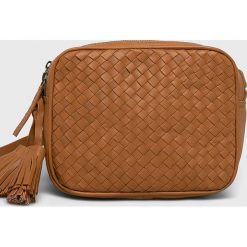 Pepe Jeans - Torebka skórzana. Czarne listonoszki damskie Pepe Jeans, bez wzorów, z bawełny, na ramię, małe, bez dodatków. W wyprzedaży za 249,90 zł.