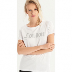 T-shirt z brokatowym napisem - Biały. Białe t-shirty damskie Sinsay, l, z napisami. Za 19,99 zł.