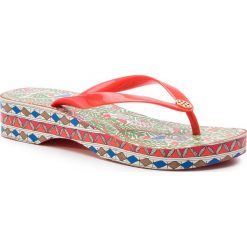 Japonki TORY BURCH - Cut-Out Wedge Flip Flop 56485 Spicy Orange/Orange Something Wild 819. Czerwone klapki damskie Tory Burch, bez wzorów, z tworzywa sztucznego, bez obcasa, na obcasie. W wyprzedaży za 269,00 zł.