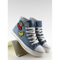 Trampki niebieskie z naszywkami SARIKA. Niebieskie buty sportowe damskie FunKee.pl, z aplikacjami, z tkaniny, bez zapięcia. Za 75,59 zł.