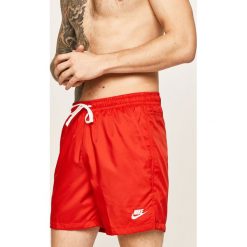 Nike Sportswear - Szorty. Czerwone spodenki sportowe męskie Nike Sportswear, m, bez wzorów, z poliesteru, sportowe. W wyprzedaży za 99,90 zł.