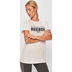 Reebok - T-shirt. Różowe topy damskie Reebok, s, z nadrukiem, z bawełny, z okrągłym kołnierzem. W wyprzedaży za 59,90 zł.
