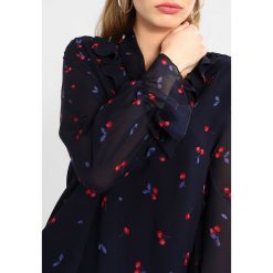 Bluzki asymetryczne: Kookai BLOUSE IMPRIMEE CERISE Bluzka marine