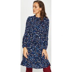Vero Moda - Sukienka. Niebieskie sukienki damskie Vero Moda, na co dzień, s, bez wzorów, z poliesteru, casualowe, z okrągłym kołnierzem, z długim rękawem, długie, mini, proste. W wyprzedaży za 99,90 zł.