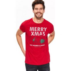 T-SHIRT XMASS. Czerwone t-shirty męskie marki Top Secret, na lato, xxl, z nadrukiem, z bawełny. W wyprzedaży za 14,99 zł.