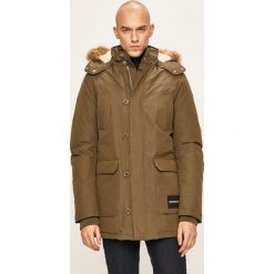 Calvin Klein Jeans - Parka puchowa. Czarne płaszcze męskie Calvin Klein Jeans, xxl, bez wzorów, z bawełny, długie, z kapturem. W wyprzedaży za 799,90 zł.