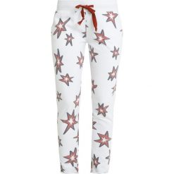 Juvia STAR PRINT JOGGER Spodnie treningowe white/brick. Białe bryczesy damskie Juvia, m, z bawełny. Za 579,00 zł.