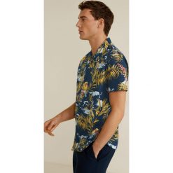 Mango Man - Koszula Duna. Niebieskie koszule męskie marki Mango Man, s, bez wzorów, z bawełny, casualowe, bez kołnierzyka, z długim rękawem. Za 139,90 zł.