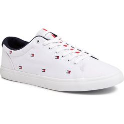 Tenisówki TOMMY HILFIGER - Essential Vulc Seasonal Sneaker FM0FM02750 White YBS. Białe półbuty męskie TOMMY HILFIGER, na co dzień, bez wzorów, z gumy, eleganckie, bez zapięcia. Za 299,00 zł.