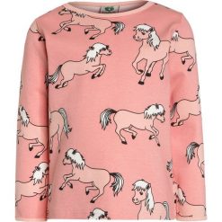 Småfolk WITH HORSES Bluzka z długim rękawem coral. Czerwone bluzki dziewczęce bawełniane marki Småfolk, z długim rękawem. Za 139,00 zł.