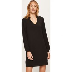 Vero Moda - Sukienka. Czarne sukienki damskie Vero Moda, na co dzień, s, bez wzorów, z elastanu, casualowe, bez kołnierzyka, z długim rękawem, długie, mini, proste. W wyprzedaży za 99,90 zł.