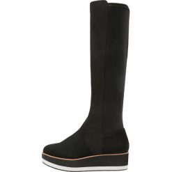 Bullboxer Kozaki na platformie black. Szare buty zimowe damskie marki Bullboxer, z materiału, na sznurówki. W wyprzedaży za 194,35 zł.