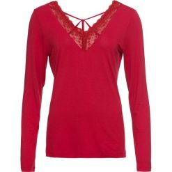 Shirt z długim rękawem i koronkową wstawką bonprix czerwony chili. Czerwone koszulki damskie bonprix, bez wzorów, z koronki, bez kołnierzyka, z długim rękawem. Za 37,99 zł.