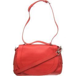 Skórzana torebka "Dinard" w kolorze czerwonym - 32 x 28 x 12 cm. Czerwone torebki klasyczne damskie Liebeskind, w paski, ze skóry. W wyprzedaży za 439,95 zł.