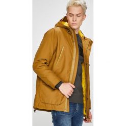 Pepe Jeans - Kurtka. Zielone płaszcze męskie Pepe Jeans, xl, bez wzorów, z bawełny, krótkie, z kapturem. W wyprzedaży za 449,90 zł.