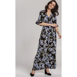 Czarna Sukienka Delarian. Czarne sukienki damskie Renee, s, w kwiaty, wizytowe, bez kołnierzyka, z krótkim rękawem, krótkie, mini, rozkloszowane. Za 119,99 zł.