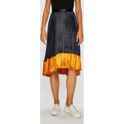 Vero Moda - Spódnica. Niebieskie spódniczki plisowane damskie marki Vero Moda, s, z poliesteru, midi. W wyprzedaży za 89,90 zł.