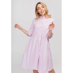 Sukienka w kolorze liliowym. Szare sukienki damskie Bessa, Moonlight, bez wzorów, ze stójką, bez rękawów, midi. W wyprzedaży za 164,95 zł.
