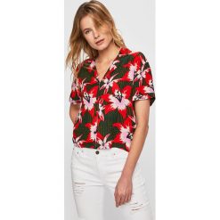 Noisy May - Koszula. Zielone bluzki damskie Noisy May, na co dzień, s, w kwiaty, z wiskozy, casualowe, bez kołnierzyka, z krótkim rękawem. W wyprzedaży za 59,90 zł.