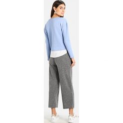 Bluzy damskie: Springfield HOMBRO Bluza blues