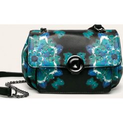 Desigual - Torebka. Czarne listonoszki damskie Desigual, w paski, z poliesteru, na ramię, małe, bez dodatków. W wyprzedaży za 159,90 zł.