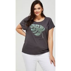 Bawełniany t-shirt z cekinami. Szare bluzki damskie Moodo, bez wzorów, z elastanu, klasyczne, z okrągłym kołnierzem. Za 49,99 zł.