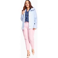 Krótki płaszcz z kapturem niebieski. Niebieskie płaszcze damskie Tagless, plus size, bez wzorów, plus size, krótkie. Za 175,07 zł.
