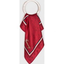 Tommy Hilfiger - Apaszka. Czerwone apaszki damskie marki TOMMY HILFIGER, z jedwabiu. Za 269,90 zł.