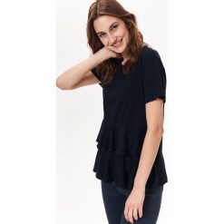 T-SHIRT DAMSKI Z FALBANAMI. Czarne t-shirty damskie TROLL, l, bez wzorów, z dzianiny, z podwójnym kołnierzykiem. W wyprzedaży za 39,99 zł.