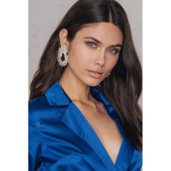 Kolczyki damskie: NA-KD Accessories Wyrażające siebie kolczyki oversize wysadzane Krzyształami – Silver