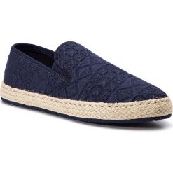 Espadryle GANT - Krista 18568366 Marine G69. Niebieskie espadryle damskie GANT, bez wzorów, z tworzywa sztucznego, bez obcasa, na płaskiej podeszwie. W wyprzedaży za 209,00 zł.