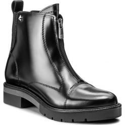 Botki TOMMY HILFIGER - Roxana 4A1 FW0FW01893 Black 990. Czarne botki damskie na zamek marki TOMMY HILFIGER, z materiału, z okrągłym noskiem, na obcasie. W wyprzedaży za 379,00 zł.