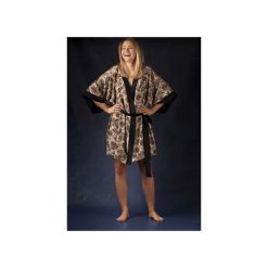 SZLAFROK KIMONO beżowy w orientalny wzór. Brązowe szlafroki damskie Intime, m, bez wzorów, z wiskozy, bez rękawów, bez kaptura. Za 249,00 zł.