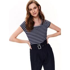Bawełniany t-shirt w paski. Niebieskie t-shirty damskie Top Secret, w paski, z bawełny, klasyczne, z klasycznym kołnierzykiem. Za 39,99 zł.