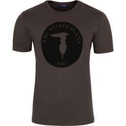 T-shirt Trussardi Jeans. Czarne koszulki męskie m, bez wzorów, z jeansu, z włoskim kołnierzykiem. Za 99,00 zł.