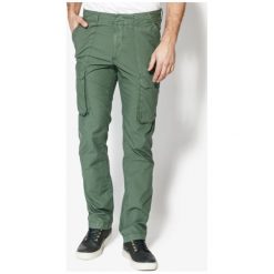 Timberland Spodnie Squam Lake Lw Garment Dye , zielony, rozmiar 32/34. Zielone spodnie męskie Timberland, na co dzień, w paski, z bawełny, klasyczne. W wyprzedaży za 299,99 zł.