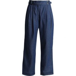 GStar BRISTUM PLEATED WIDE LEG CHINO Spodnie materiałowe rinsed denim. Niebieskie chinosy damskie G-Star, z bawełny. Za 599,00 zł.