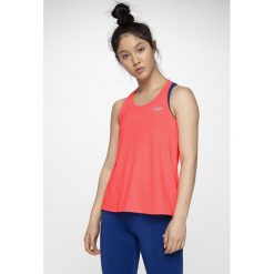 Top treningowy damski TSDF305 - czerwony neon. Czerwone topy damskie 4f, bez wzorów, z dzianiny, z dekoltem na plecach. W wyprzedaży za 39,99 zł.
