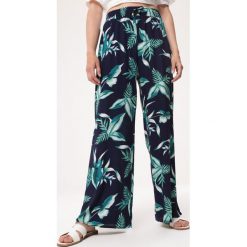 Granatowe Spodnie She Bangs. Spodnie damskie Born2be, m, bez wzorów, z tkaniny, eleganckie, długie. Za 29,99 zł.
