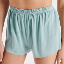 Materiałowe szorty High Waist - Niebieski. Niebieskie szorty damskie Cropp, bez wzorów, z tkaniny, z podwyższonym stanem. Za 31,99 zł.