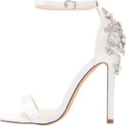 Sandały damskie: Chi Chi London CATHERINE Sandały na obcasie ivory