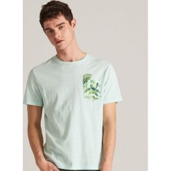 Bawełniane szorty - Khaki. Brązowe spodenki i szorty męskie Reserved, m, bez wzorów, z bawełny. Za 69,99 zł.