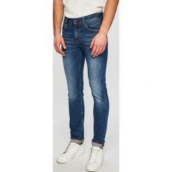 Tommy Hilfiger - Jeansy. Niebieskie jeansy męskie TOMMY HILFIGER, bez wzorów, z obniżonym stanem. Za 539,90 zł.