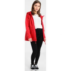 Kurtki damskie: New Look Petite MATTE Kurtka przeciwdeszczowa bright red
