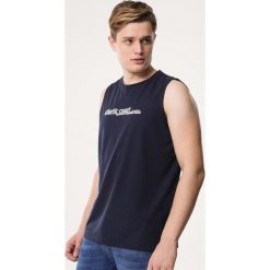 Granatowa Koszulka Artisan. Szare podkoszulki męskie Born2be, xl, z nadrukiem, z dzianiny, z okrągłym kołnierzem, bez rękawów. Za 29,99 zł.