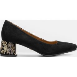 Czarne czółenka damskie. Czarne czółenka peep toe marki Kazar, ze skóry, na wysokim obcasie, na obcasie. Za 499,00 zł.
