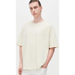 Gładki T-shirt oversize - Beżowy. Brązowe t-shirty męskie Reserved, s, bez wzorów, bez kołnierzyka. W wyprzedaży za 19,99 zł.