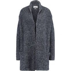 Marc O'Polo DENIM LONG SLEEVE, SHAWL COLLAR Kardigan combo. Niebieskie bez kategorii marki Marc O'Polo DENIM, m, z elastanu. W wyprzedaży za 546,75 zł.