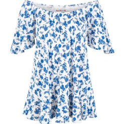 Shirt "carmen" z kolekcji Maite Kelly bonprix biało-lazurowy z nadrukiem. Niebieskie koszulki damskie bonprix, z nadrukiem, z bawełny, bez kołnierzyka. Za 59,99 zł.
